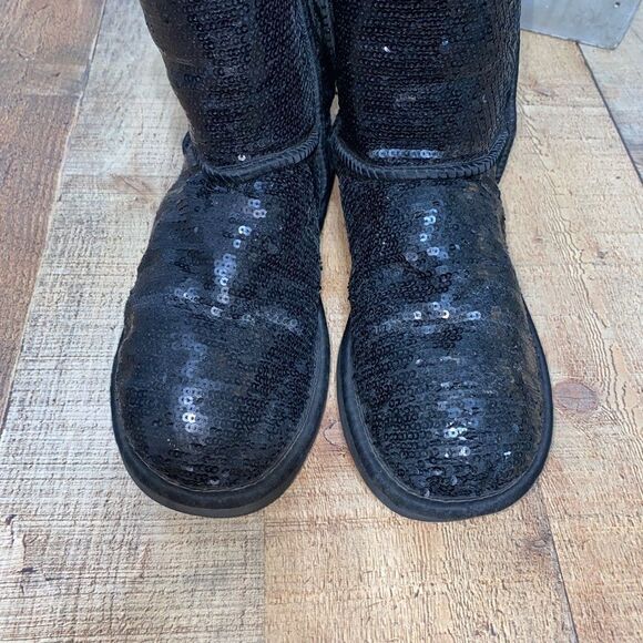 Ugg short black sequin boots with flaw - Picture 10 of 13